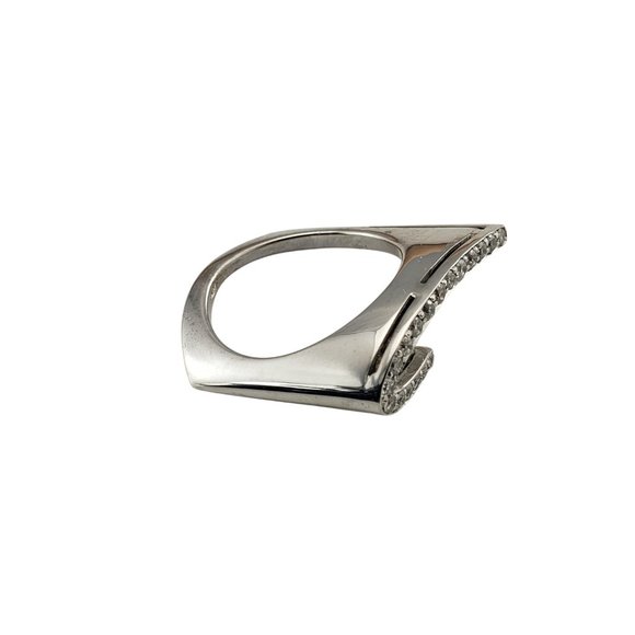 Vintage 18 Karat White Gold and Diamond Ring Size 7 #10097 - Picture 4 of 10